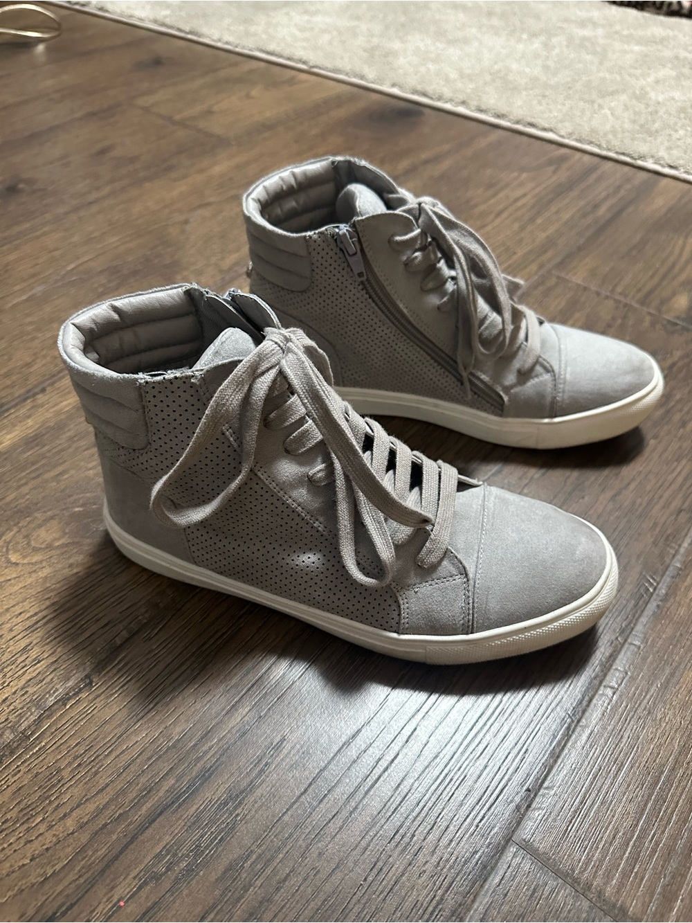 Women’s Steve Madden Gray High Top Suede Sneakers - Size 8